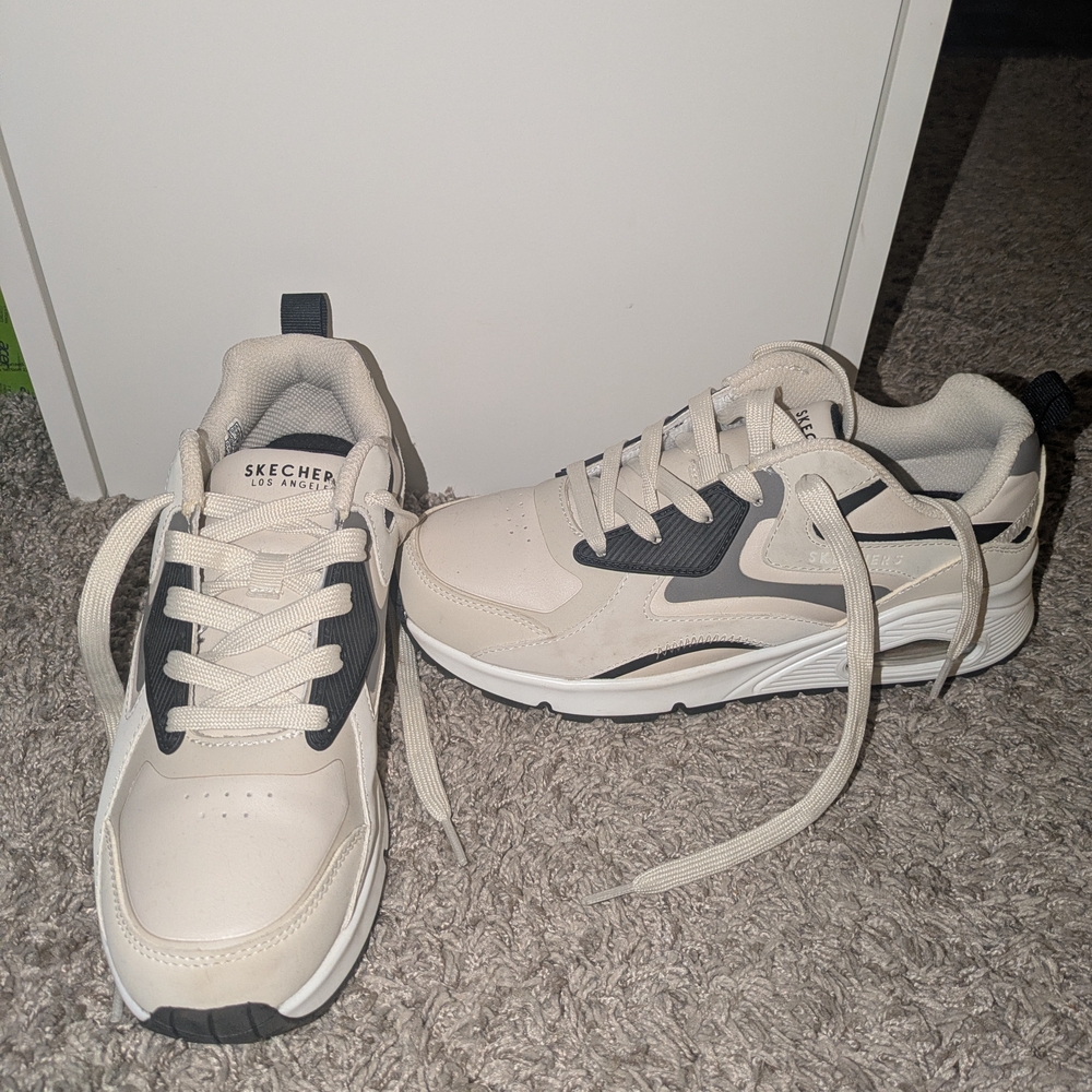 Skechers Men's Beige and Black Sneakers